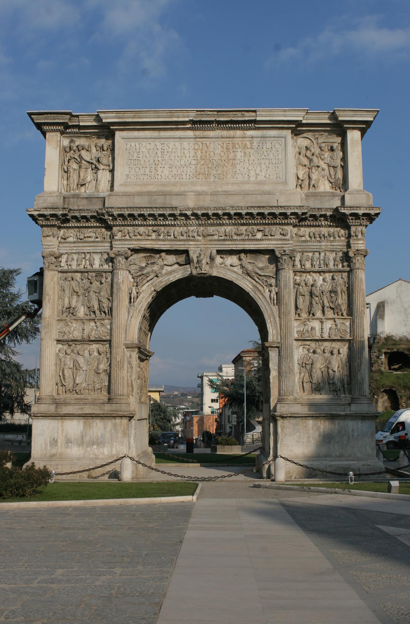 Arco di Traiano CAMMINI STORICI